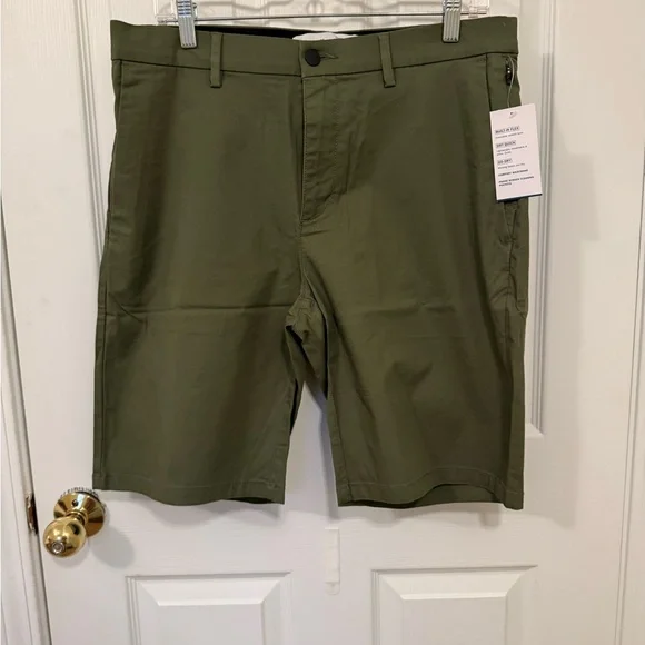 Old Navy Men's Olive Green Ultimate Tech Shorts - NWT - Picture 1 of 2